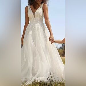 Oleg Cassini Ethereal, romantic, boho wedding dress; v-neck, lace, tulle gown